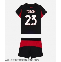Maillot de football Réplique AC Milan Fikayo Tomori #23 Domicile Enfant 2025-26 Manche Courte (+ Pantalon court)