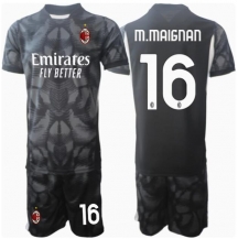 Maillot de football Réplique AC Milan Mike Maignan #16 Gardien de but Domicile Enfant 2024-25 Manche Courte (+ Pantalon court)