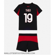 Maillot de football Réplique AC Milan Theo Hernandez #19 Domicile Enfant 2025-26 Manche Courte (+ Pantalon court)