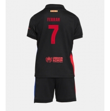 Maillot de football Réplique Barcelona Ferran Torres #7 Extérieur Enfant 2024-25 Manche Courte (+ Pantalon court)