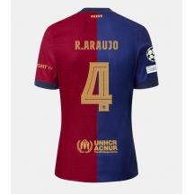 Maillot de football Réplique Barcelona Ronald Araujo #4 Domicile 2024-25 Manche Courte