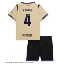 Maillot de football Réplique Barcelona Ronald Araujo #4 Extérieur Enfant 2025-26 Manche Courte (+ Pantalon court)