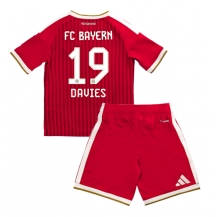 Maillot de football Réplique Bayern Munich Alphonso Davies #19 Domicile Enfant 2026-27 Manche Courte (+ Pantalon court)