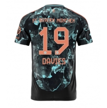 Maillot de football Réplique Bayern Munich Alphonso Davies #19 Extérieur 2024-25 Manche Courte