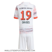 Maillot de football Réplique Bayern Munich Alphonso Davies #19 Extérieur Enfant 2025-26 Manche Courte (+ Pantalon court)