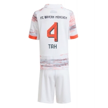 Maillot de football Réplique Bayern Munich Jonathan Tah #4 Extérieur Enfant 2025-26 Manche Courte (+ Pantalon court)