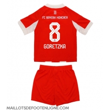 Maillot de football Réplique Bayern Munich Leon Goretzka #8 Domicile Enfant 2025-26 Manche Courte (+ Pantalon court)