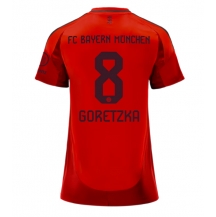 Maillot de football Réplique Bayern Munich Leon Goretzka #8 Domicile Femme 2024-25 Manche Courte