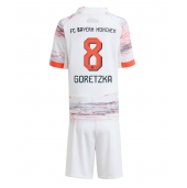 Maillot de football Réplique Bayern Munich Leon Goretzka #8 Extérieur Enfant 2025-26 Manche Courte (+ Pantalon court)