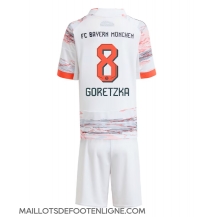 Maillot de football Réplique Bayern Munich Leon Goretzka #8 Extérieur Enfant 2025-26 Manche Courte (+ Pantalon court)