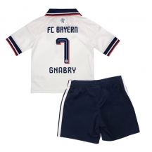 Maillot de football Réplique Bayern Munich Serge Gnabry #7 Extérieur Enfant 2026-27 Manche Courte (+ Pantalon court)