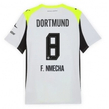 Maillot de football Réplique Borussia Dortmund Felix Nmecha #8 Extérieur 2025-26 Manche Courte