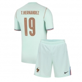 Maillot de football Réplique France Theo Hernandez #19 Extérieur Enfant Mondial 2026 Manche Courte (+ Pantalon court)