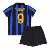 Maillot de football Réplique Inter Milan Marcus Thuram #9 Domicile Enfant 2026-27 Manche Courte (+ Pantalon court)