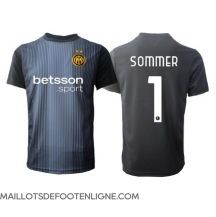 Maillot de football Réplique Inter Milan Yann Sommer #1 Gardien de but Domicile 2025-26 Manche Courte