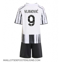 Maillot de football Réplique Juventus Dusan Vlahovic #9 Domicile Enfant 2025-26 Manche Courte (+ Pantalon court)