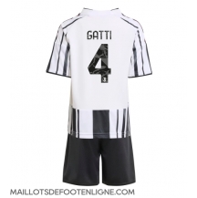 Maillot de football Réplique Juventus Federico Gatti #4 Domicile Enfant 2025-26 Manche Courte (+ Pantalon court)