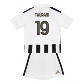 Maillot de football Réplique Juventus Khephren Thuram #19 Domicile Enfant 2026-27 Manche Courte (+ Pantalon court)