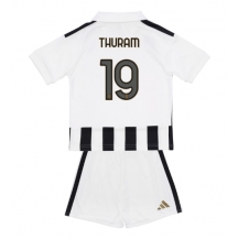 Maillot de football Réplique Juventus Khephren Thuram #19 Domicile Enfant 2026-27 Manche Courte (+ Pantalon court)