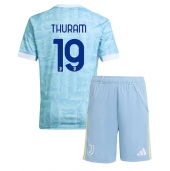 Maillot de football Réplique Juventus Khephren Thuram #19 Extérieur Enfant 2025-26 Manche Courte (+ Pantalon court)
