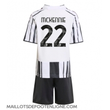 Maillot de football Réplique Juventus Weston McKennie #22 Domicile Enfant 2025-26 Manche Courte (+ Pantalon court)