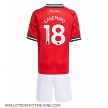 Maillot de football Réplique Manchester United Casemiro #18 Domicile Enfant 2025-26 Manche Courte (+ Pantalon court)