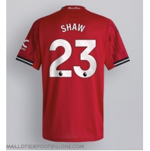 Maillot de football Réplique Manchester United Luke Shaw #23 Domicile 2025-26 Manche Courte