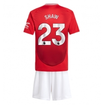 Maillot de football Réplique Manchester United Luke Shaw #23 Domicile Enfant 2024-25 Manche Courte (+ Pantalon court)
