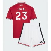 Maillot de football Réplique Manchester United Luke Shaw #23 Domicile Enfant 2026-27 Manche Courte (+ Pantalon court)