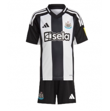 Maillot de football Réplique Newcastle United Domicile Enfant 2024-25 Manche Courte (+ Pantalon court)