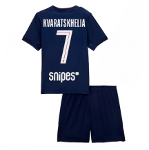 Maillot de football Réplique Paris Saint-Germain Khvicha Kvaratskhelia #7 Domicile Enfant 2025-26 Manche Courte (+ Pantalon court)