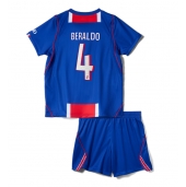 Maillot de football Réplique Paris Saint-Germain Lucas Beraldo #4 Domicile Enfant 2026-27 Manche Courte (+ Pantalon court)