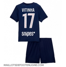 Maillot de football Réplique Paris Saint-Germain Vitinha #17 Domicile Enfant 2025-26 Manche Courte (+ Pantalon court)
