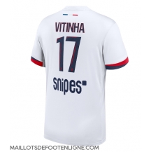 Maillot de football Réplique Paris Saint-Germain Vitinha #17 Extérieur 2025-26 Manche Courte