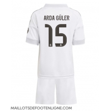Maillot de football Réplique Real Madrid Arda Guler #15 Domicile Enfant 2025-26 Manche Courte (+ Pantalon court)