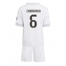 Maillot de football Réplique Real Madrid Eduardo Camavinga #6 Domicile Enfant 2025-26 Manche Courte (+ Pantalon court)