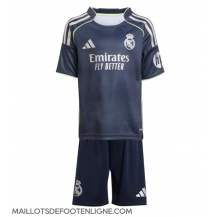 Maillot de football Réplique Real Madrid Extérieur Enfant 2025-26 Manche Courte (+ Pantalon court)