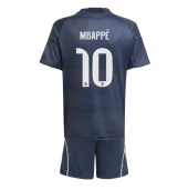 Maillot de football Réplique Real Madrid Kylian Mbappe #10 Extérieur Enfant 2025-26 Manche Courte (+ Pantalon court)
