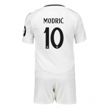 Maillot de football Réplique Real Madrid Luka Modric #10 Domicile Enfant 2024-25 Manche Courte (+ Pantalon court)